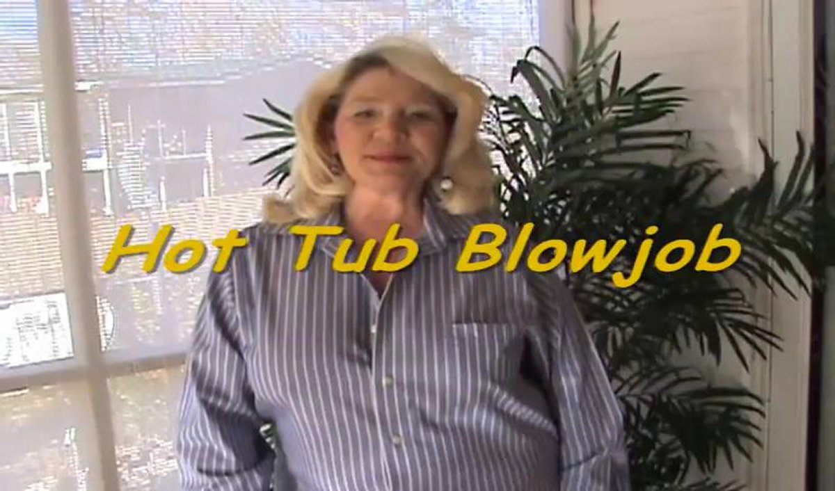 Sucking Dick in the Hot Tub